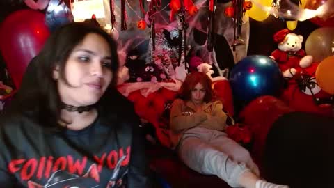 Snapshot of bom_bomx chatting on November 2, 2:19 pm Paris online show from November 2, 2:19 pm