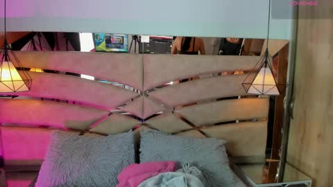 bonet_iris online show from May 23, 11:03 am