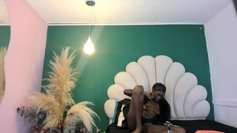 bonieklent online show from December 24, 3:38 am