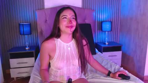 Snapshot of bonnali_lune chatting on October 1, 10:27 pm bonnali_lune online show from October 1, 10:27 pm