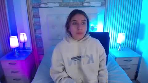 bonnali_lune online show from March 26, 3:12 am