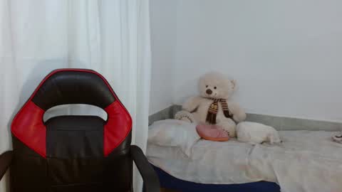 Snapshot of bonni_blonde chatting on December 18, 3:58 am Bonnie online show from December 18, 3:58 am