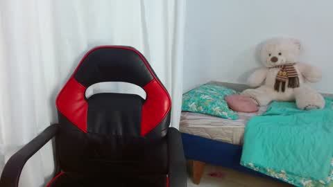 Snapshot of bonni_blonde chatting on February 6, 3:27 am Bonnie online show from February 6, 3:27 am