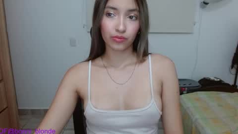 Snapshot of bonni_blonde chatting on September 23, 1:41 am Bonnie online show from September 23, 1:41 am