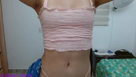 Snapshot of bonni_blonde chatting on October 11, 11:47 pm Bonnie online show from October 11, 11:47 pm