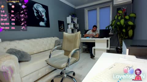 Snapshot of bonnie_annd_clyde chatting on December 4, 1:53 pm bonnie_annd_clyde online show from December 4, 1:53 pm