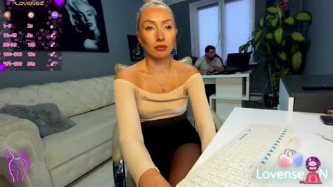 Snapshot of bonnie_annd_clyde chatting on December 13, 1:55 pm bonnie_annd_clyde online show from December 13, 1:55 pm