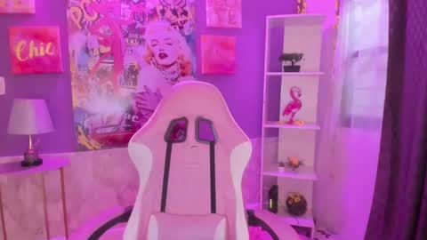 Snapshot of bonnie_benet chatting on December 17, 11:28 am Bonnie online show from December 17, 11:28 am