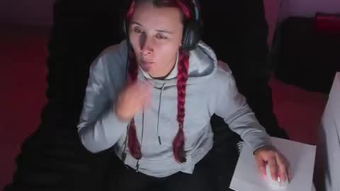 Bonnie Help me reach 500 likes online show from October 22, 10:31 pm