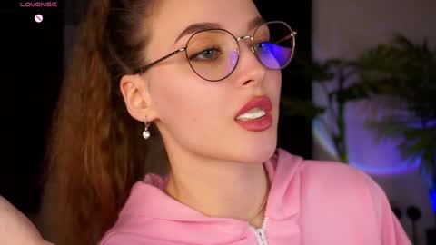 Snapshot of bonniecannon chatting on December 20, 11:00 am Grace online show from December 20, 11:00 am