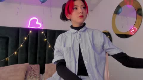   online show from December 8, 5:33 pm