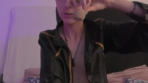   online show from March 8, 11:37 am