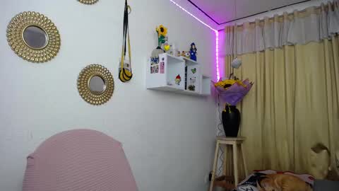 Snapshot of bonny_clyde_xx_ chatting on March 8, 3:17 am Soffy Brooks Independent model online show from March 8, 3:17 am