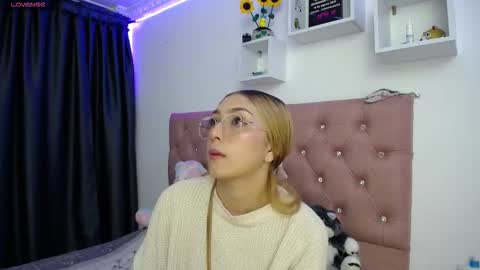 Soffy Brooks Independent model online show from September 18, 7:21 am