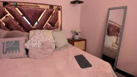 Snapshot of bonny_jones2 chatting on September 17, 12:51 pm Bonny Jones online show from September 17, 12:51 pm