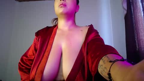 Snapshot of boobs_magic chatting on September 29, 8:24 pm KIM     online show from September 29, 8:24 pm
