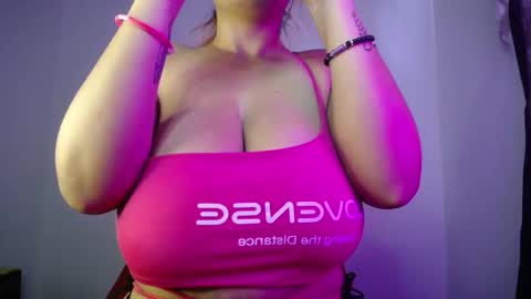 Snapshot of boobs_magic chatting on October 8, 7:11 pm KIM     online show from October 8, 7:11 pm