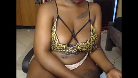 Snapshot of booby_candy chatting on November 12, 6:03 am booby_candy online show from November 12, 6:03 am