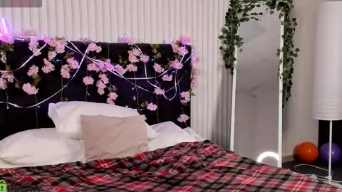 Snapshot of booozekirs_ chatting on November 12, 3:18 am Milena online show from November 12, 3:18 am