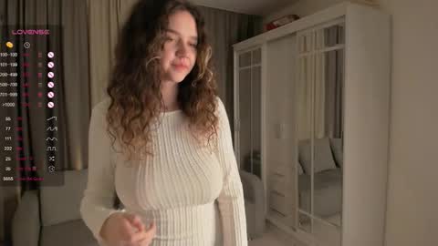 Snapshot of bootyfruttycutie chatting on October 3, 7:22 pm Ella online show from October 3, 7:22 pm