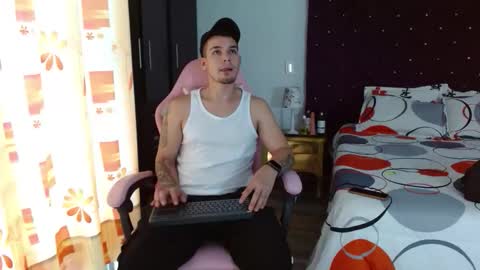 booyhott_ online show from October 27, 7:07 pm