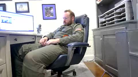 Snapshot of boredhorndog chatting on November 2, 4:26 am Boredhorndog online show from November 2, 4:26 am