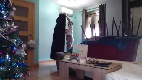 Snapshot of boss_and_channel chatting on December 17, 12:44 pm babychanel online show from December 17, 12:44 pm