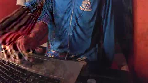 Snapshot of boss_playa98 chatting on February 18, 8:59 am boss_playa98 online show from February 18, 8:59 am