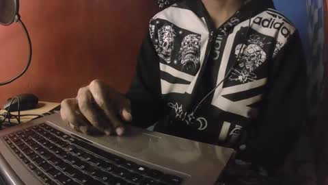 Snapshot of boss_playa98 chatting on February 26, 8:15 am boss_playa98 online show from February 26, 8:15 am