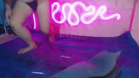 Snapshot of bottylicious_carla chatting on October 24, 2:08 am Carla online show from October 24, 2:08 am