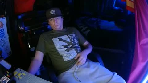 Bowerboi1217 online show from November 25, 2:22 am