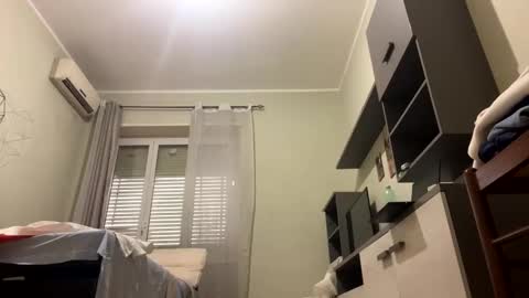 Snapshot of boy_aroundtheworld chatting on December 15, 12:53 pm Dan online show from December 15, 12:53 pm