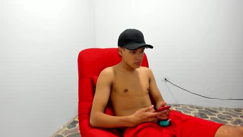 boy_cock_15 online show from October 14, 10:43 pm