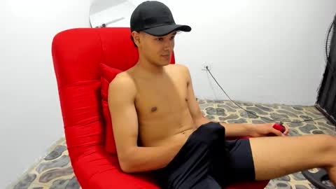 boy_cock_15 online show from October 22, 11:04 pm