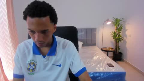 Snapshot of boy_master77 chatting on February 17, 6:15 pm boy_master77 online show from February 17, 6:15 pm