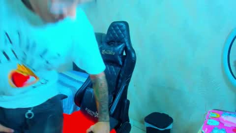 boy_tatto77 online show from January 12, 5:29 pm