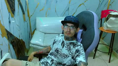 boy_tatto77 online show from March 31, 12:05 pm