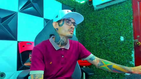 boy_tatto77 online show from April 4, 12:31 am