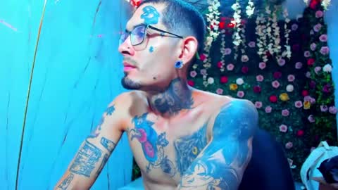 boy_tatto77 online show from April 14, 1:44 am