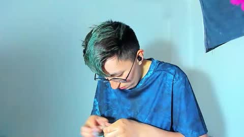 Snapshot of boy_trans chatting on December 15, 12:20 pm Edward ftm trans queerslave online show from December 15, 12:20 pm