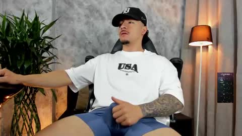 Snapshot of boyc02_ chatting on December 4, 12:58 pm boyc02_ online show from December 4, 12:58 pm