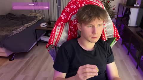 Snapshot of boykik chatting on January 5, 11:22 pm Eddie online show from January 5, 11:22 pm