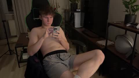 Snapshot of boykik chatting on January 15, 5:15 pm Eddie online show from January 15, 5:15 pm