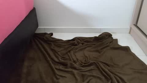 Snapshot of boys_dont_cryy chatting on December 13, 7:53 pm boys_dont_cryy online show from December 13, 7:53 pm