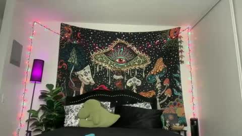 Snapshot of boysdroollx chatting on November 9, 3:38 am Puddin online show from November 9, 3:38 am