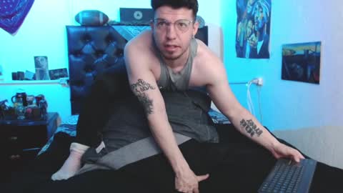 Snapshot of brad_hot_boy chatting on January 11, 4:14 pm brad hot boy online show from January 11, 4:14 pm