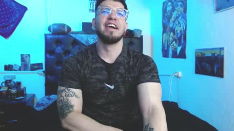 Snapshot of brad_hot_boy chatting on November 28, 6:10 pm brad hot boy online show from November 28, 6:10 pm