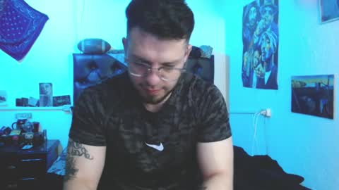 Snapshot of brad_hot_boy chatting on November 29, 3:59 pm brad hot boy online show from November 29, 3:59 pm