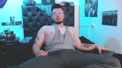 brad hot boy online show from April 18, 7:07 pm