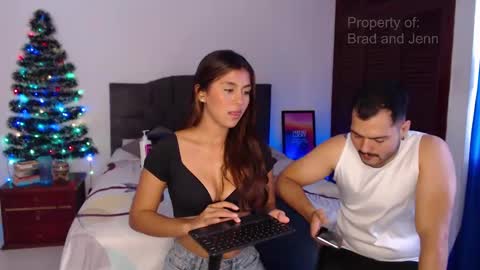 Snapshot of bradandjenn chatting on December 17, 10:00 pm Your favorite couple and the best butt on Chatur online show from December 17, 10:00 pm